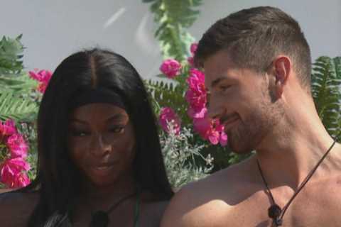 Love Island fans stunned as Catherine and Scott appear on giant video screen in New York’s Times..