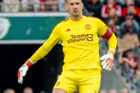 Manchester United Faces Goalkeeper Crisis Ahead of Premier League Season