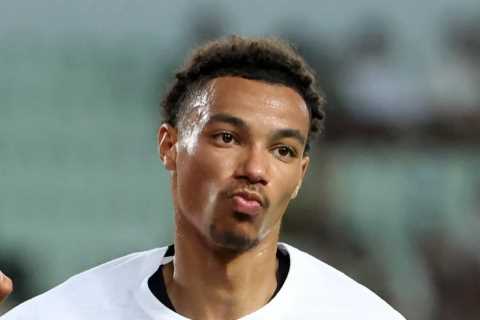 Everton in talks to sign PSG outcast Hugo Ekitike with striker among 14 ‘undesirables’ training in..