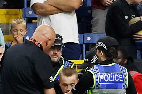 Burnley vs Man City: Pitch Invader Charges at Julian Alvarez