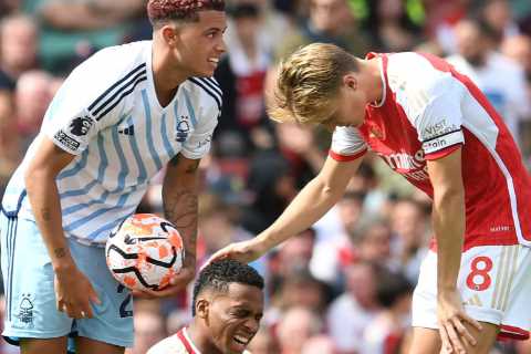 Arsenal Fear Jurrien Timber Could Be Out for Months with Serious Knee Injury
