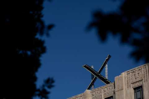 X Slows Down Access to Some Rival Sites