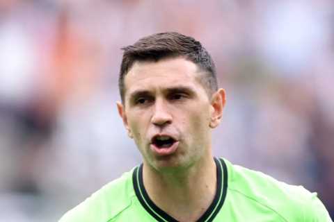 Aston Villa Keeper Emiliano Martinez Monitored by Bayern Munich