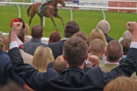 Punters Turn £3.50 into £11,000 Payout with Racing League Treble
