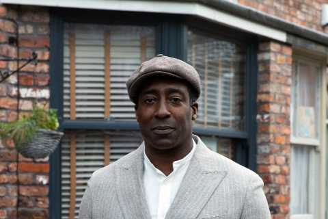 Ronnie Bailey betrays his own brother in shock Coronation Street plot