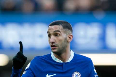 Chelsea fans left bewildered as Hakim Ziyech completes Galatasaray transfer on unusual terms