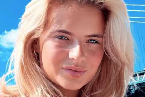 Ring girl Apollonia Llewellyn flaunts underboob in jaw-dropping bikini snap as fans praise her..