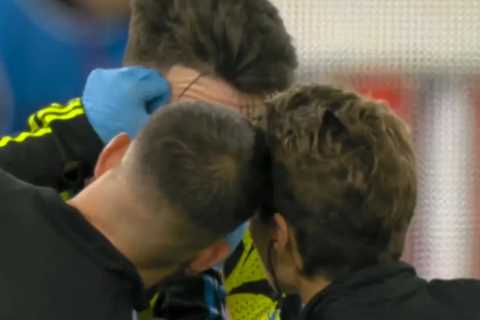 Declan Rice Surprises Commentators with a Quick Specs Stop