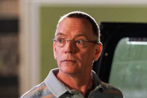 EastEnders fans spot clue proving Ian Beale will die at Christmas in explosive scenes