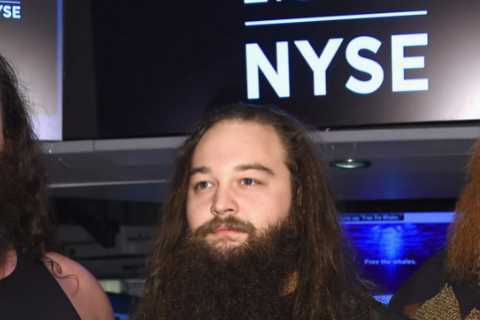 Arsenal Pays Touching Tribute to Late WWE Legend Bray Wyatt Before Match