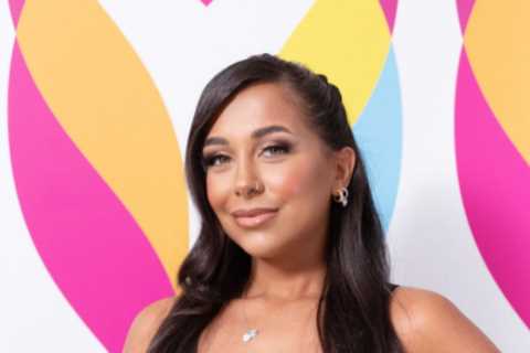 Love Island Star Tink Receives Attention from Footballers in Her DMs