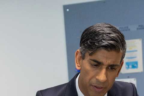 Rishi Sunak Vows to Ban Long-Bladed Knives After Chaos at Notting Hill Carnival