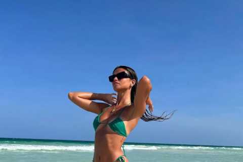 F1 Star Lando Norris’ Model Ex Flaunts Stunning Figure in Racy Bikini