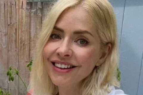 Holly Willoughby showcases natural beauty in casual garden shoot
