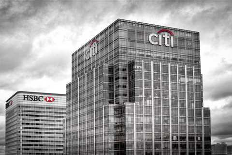 Leading Bank Threatens to Dock Bonuses for Staff Working from Home