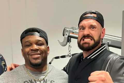 Tyson Fury called out by Mahmoud Charr after title fight announcement