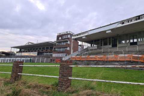 'Spooky' abandoned racecourse left to rot as heartbroken fans mourn loss of iconic track