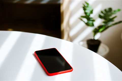 Shoppers Flocking to Amazon as Price of iPhone 13 Slashed