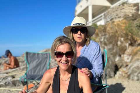 Countryfile’s Helen Skelton stuns in beach photos with her mum to celebrate birthday