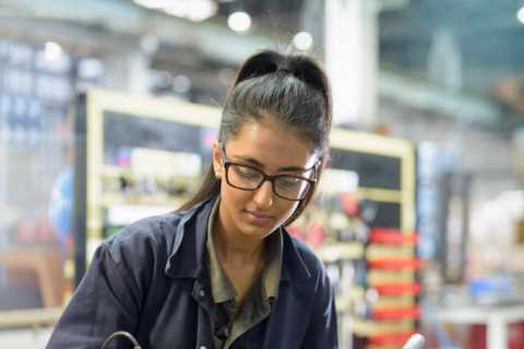 Apprentices face regional disparities in financial support, study shows