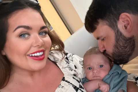 Scarlett Moffatt Mom-Shamed Over Holiday Pictures of Baby, But Receives Support