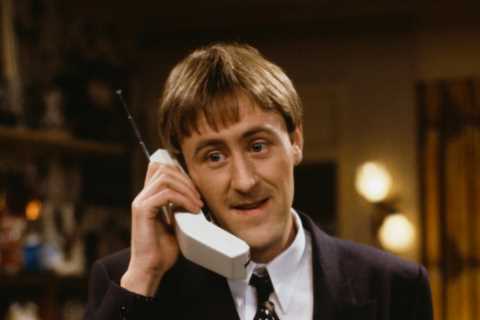 Only Fools and Horses Star Nicholas Lyndhurst Looks Unrecognizable in New Frasier Reboot