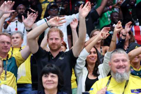Meghan Markle and Prince Harry beam as they arrive to watch wheelchair basketball at Invictus Games ..