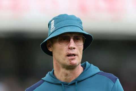 Freddie Flintoff gives England a boost as he banters with players in dressing room – and offers his ..