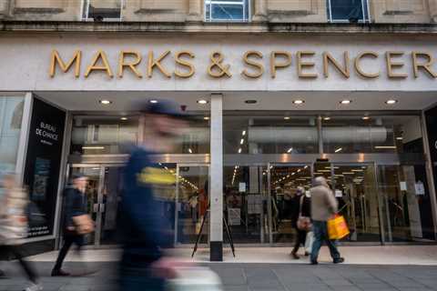 M&S Replaces Plastic Bags with Paper Ones at Checkouts