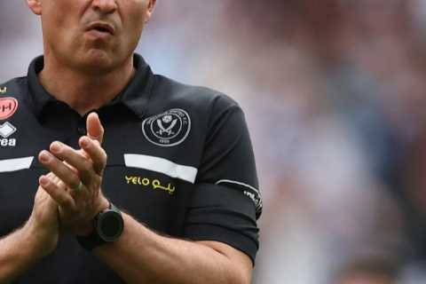 Sheffield United considering sacking manager Paul Heckingbottom and bringing back former head coach ..