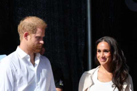 Meghan Markle and Prince Harry hold hands as they appear for last day of Invictus Games