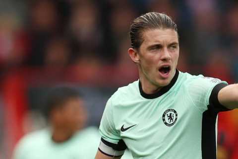 Conor Gallagher loses his cool with Enzo Fernandez during Chelsea's disappointing draw at..