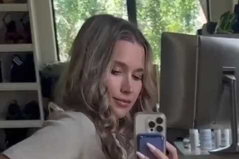 Ashley Harkleroad teases fans with daring mirror selfie