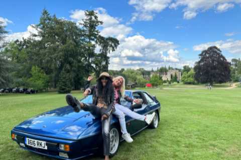 Celebrities hit the road for new season of Celebrity Antiques Road Trip