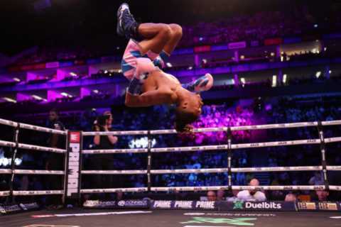 Who is Deen the Great and what is his boxing record?