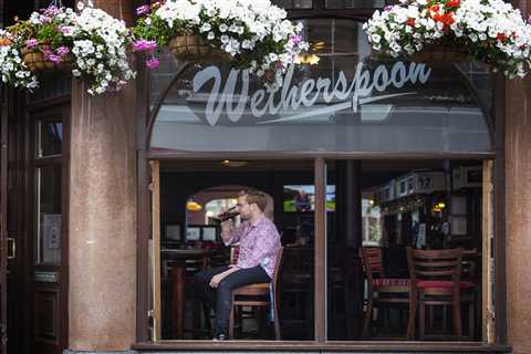 Older Boozers Return to Pubs, Boosting Wetherspoons' Profit