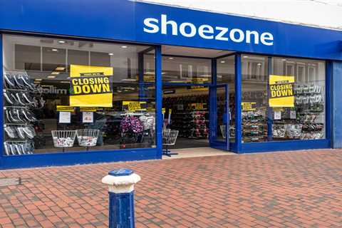 Bargain shoe shop announces closing-down sale as more branches shut