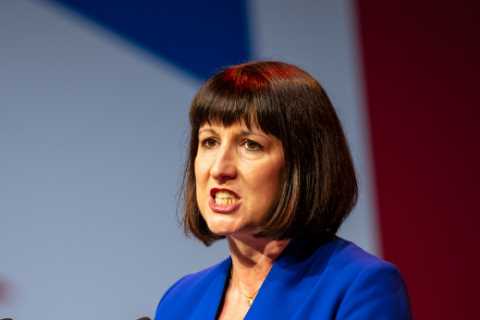 Labour Proposes Cheaper Energy Bills for Families Near Big Infrastructure Projects
