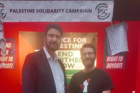 Labour Shadow Minister Faces Backlash for Posing with Palestinian Solidarity Campaign