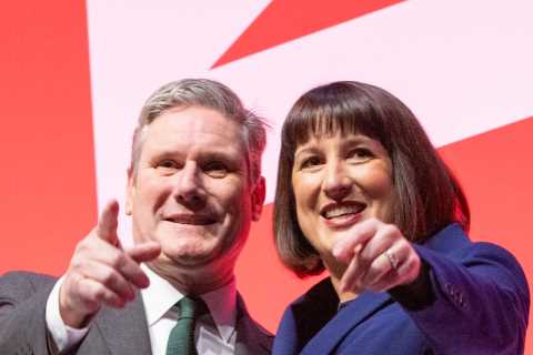 Sir Keir Starmer aims to rebrand Labour as the party of service and country in bid for power