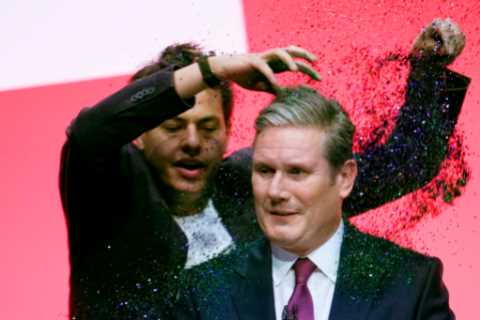 Keir Starmer leads Labour conference in standing ovation for Israel, as he aims to consign Jeremy..