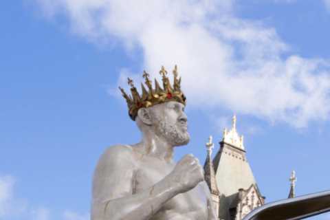 Tyson Fury statue 'sculptured out of Lurpak' leaves fans baffled as they fume at total 'waste of..
