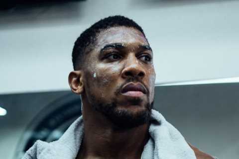 Anthony Joshua Locks Himself Away in Pitch Black Room for Four Days