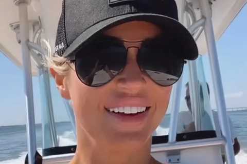 Karin Hart Shows Off Sensational Body in Revealing Bikini While Relaxing on Boat