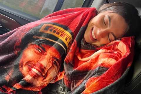 Kelly Piquet's Hilarious Blanket Has F1 Fans Obsessed