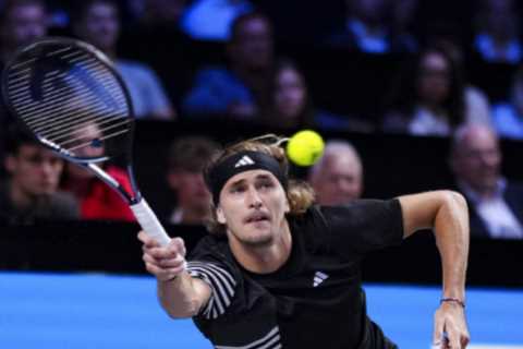 Tennis Fans Baffled by Bizarre Equipment Used by Ballkids at Vienna Open