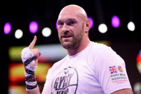 Tyson Fury Sends Message of Support to Alexander Volkanovski After UFC Champ Opens Up on Mental..