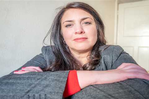 Top Benefits Adviser Reveals the 5 Most Common Questions About Universal Credit