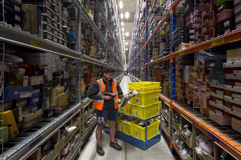 Amazon Workers Plan Strike on Black Friday Over Wages and Union Recognition