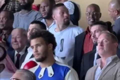 Cristiano Ronaldo Playfully Punches Tyson Fury in Pre-Fight Photo Op